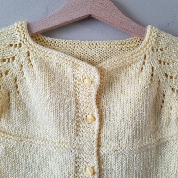 NEW Hand Knitted 2- 3 Years old Short Sleeve Yellow Cardigan - Picture 2 of 3